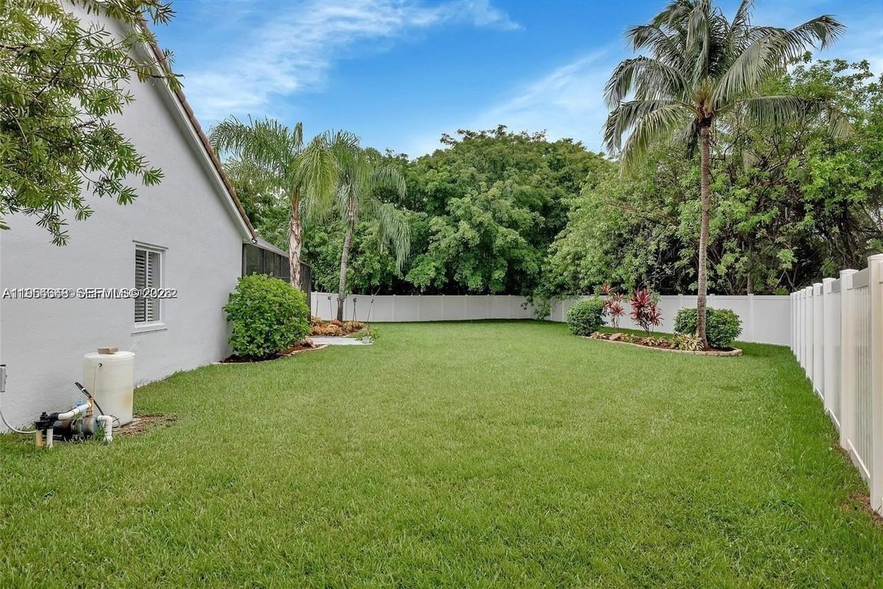 1800 Water Ridge Dr - Photo 4 of 50