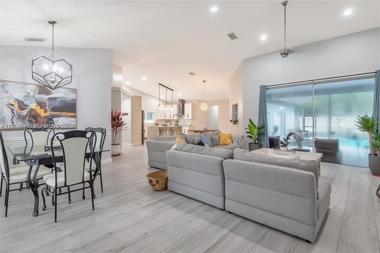 1800 Water Ridge Dr - Photo 5 of 50