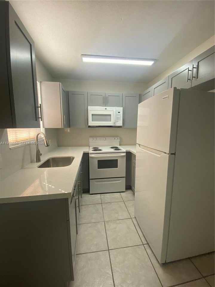 11350 Sw 3rd St #A - Photo 5 of 18