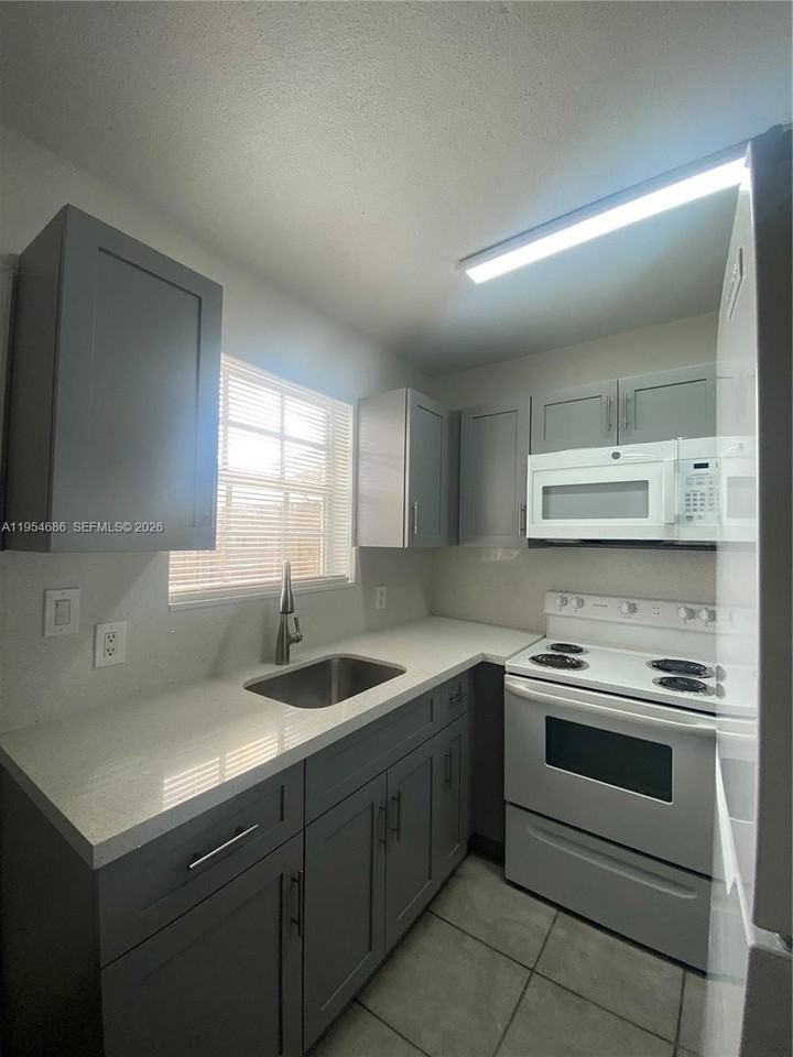 11350 Sw 3rd St #A - Photo 7 of 18