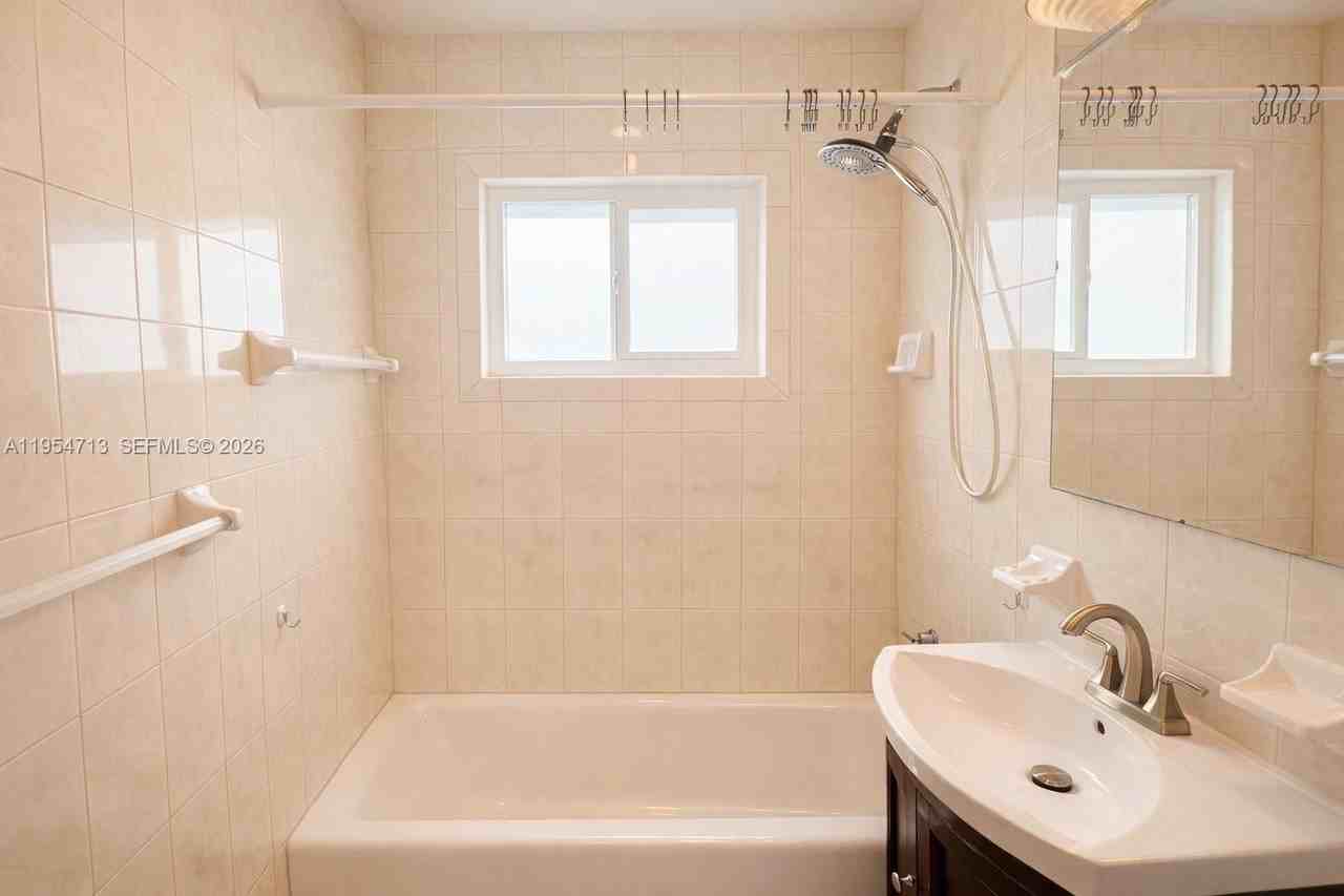 7980 Sw 37th Ter #7980 - Photo 7 of 14