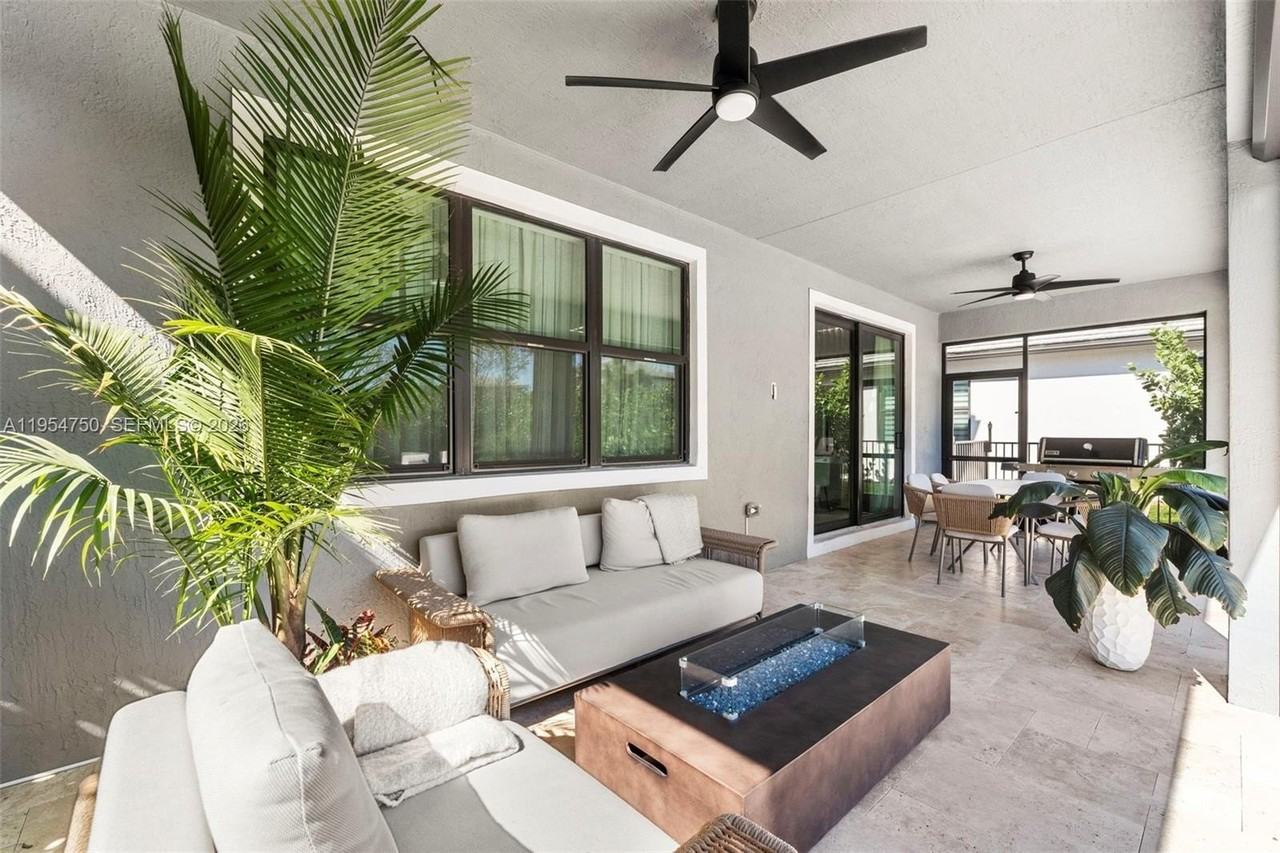 4642 Pinehurst Trl W - Photo 3 of 39