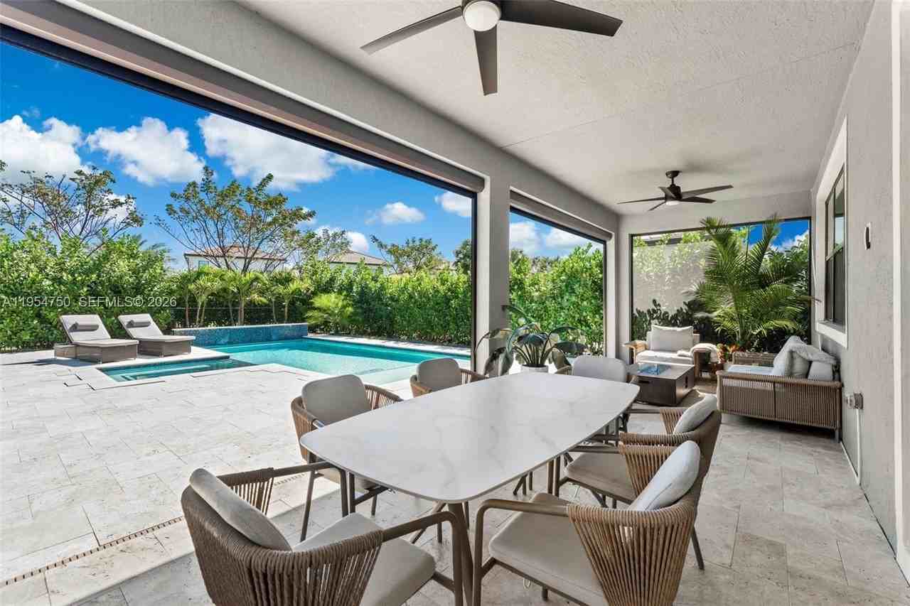 4642 Pinehurst Trl W - Photo 4 of 39