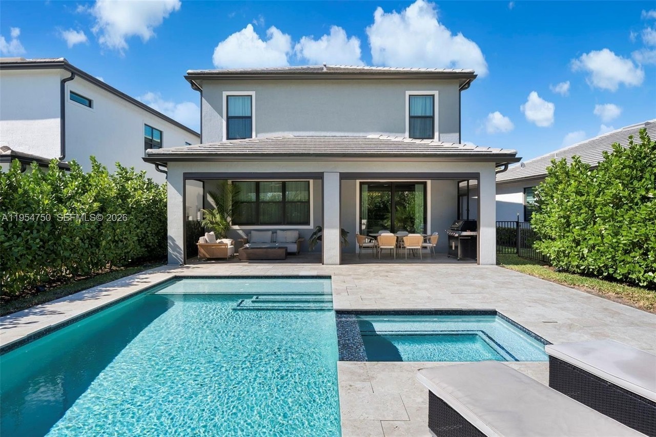 4642 Pinehurst Trl W - Photo 5 of 39