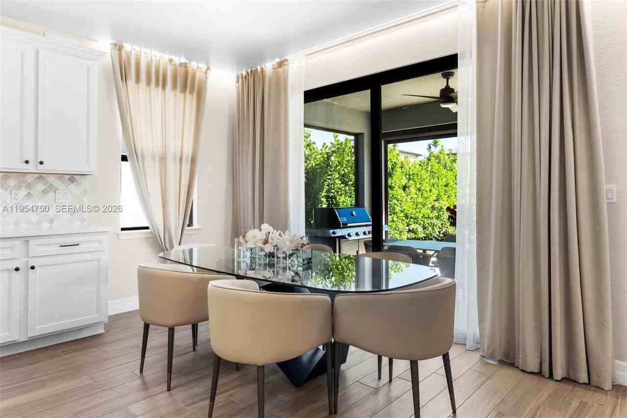 4642 Pinehurst Trl W - Photo 6 of 39