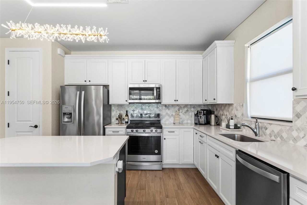 4642 Pinehurst Trl W - Photo 7 of 39