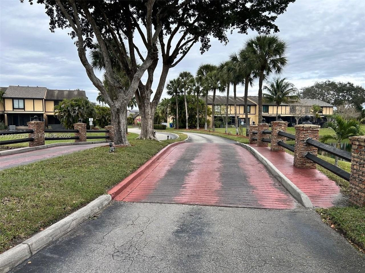 9225 Nw 49th Pl #9225 - Photo 3 of 12