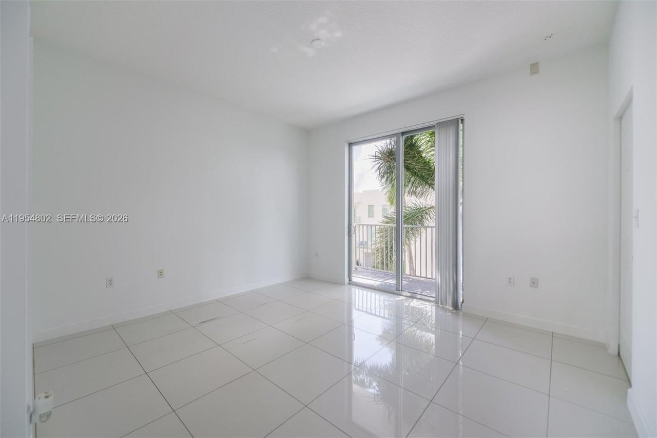 2130 Van Buren St #203 - Photo 5 of 24