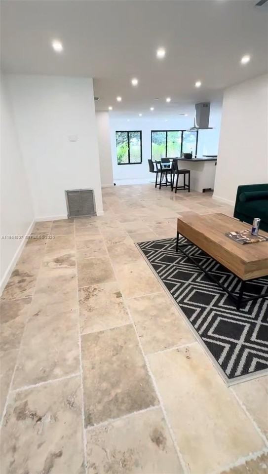 820 Nw 50th St #820 - Photo 2 of 11