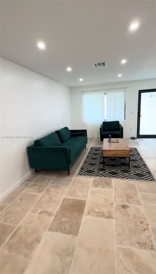 820 Nw 50th St #820 - Photo 6 of 11