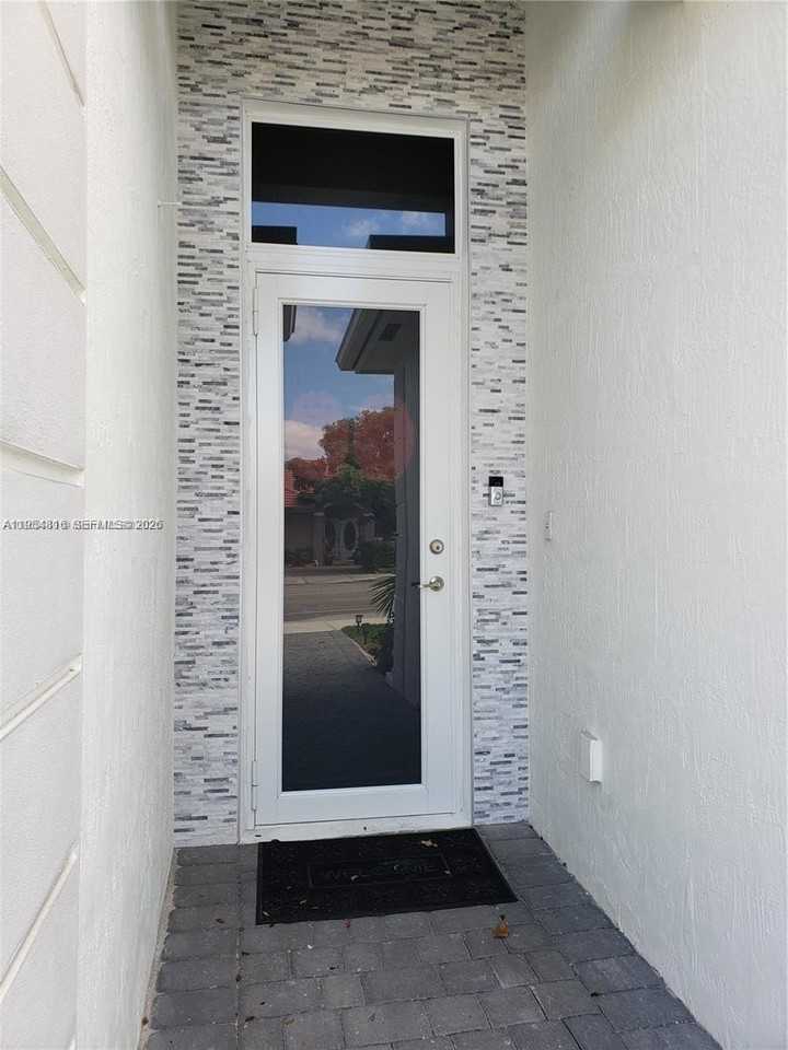 701 Nw 127th Pl #NULL - Photo 3 of 19