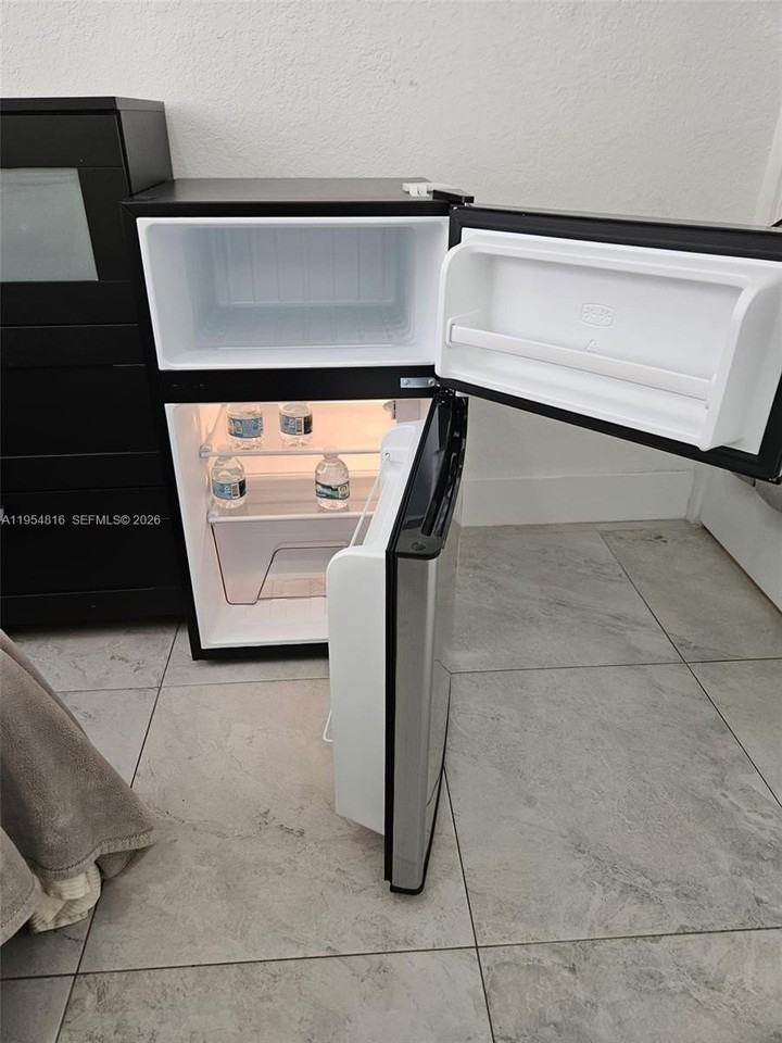 701 Nw 127th Pl #NULL - Photo 7 of 19