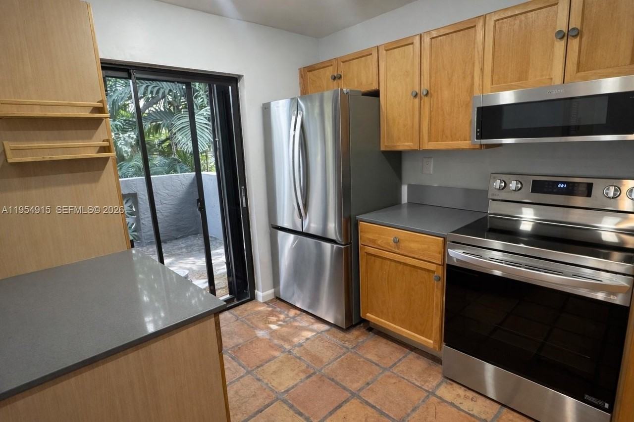 Nw North River Dr #39 - Photo 3 of 13