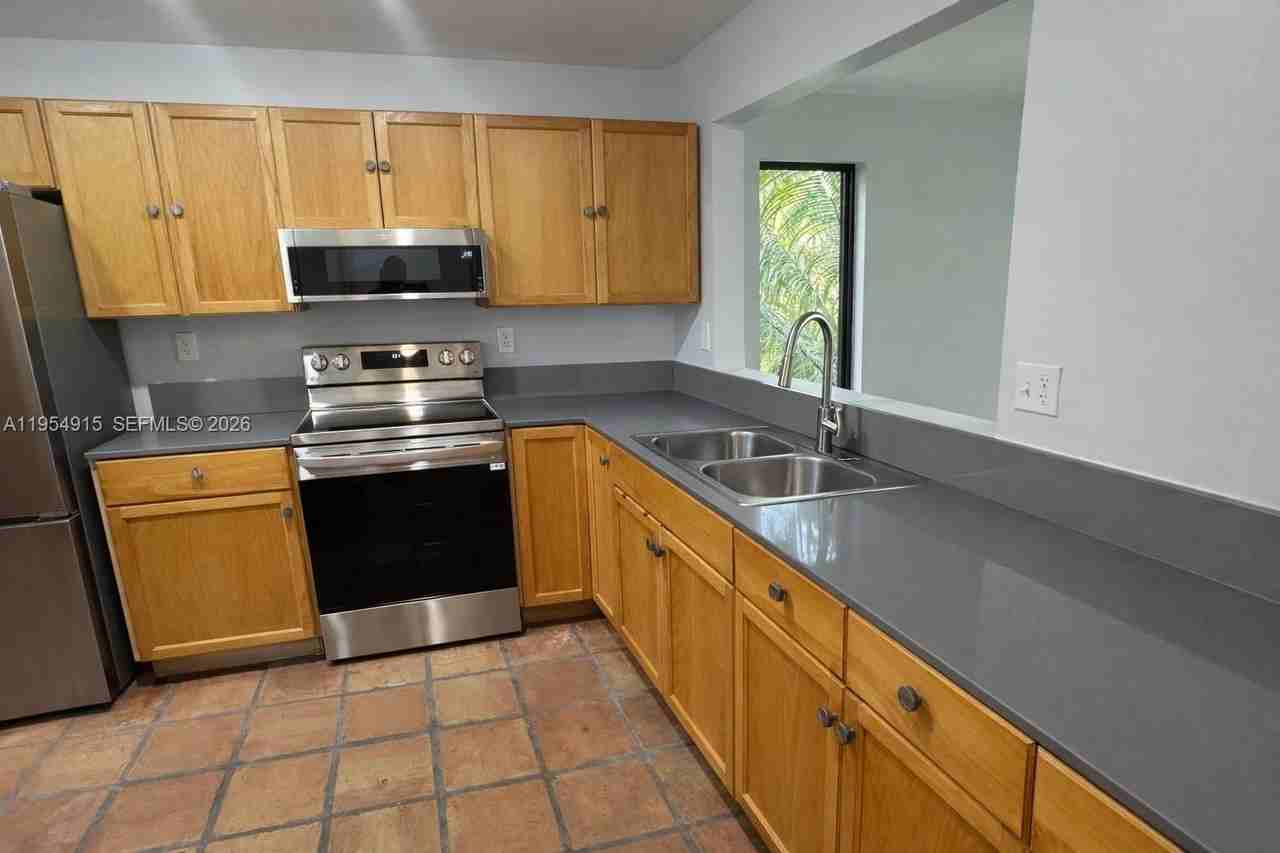 Nw North River Dr #39 - Photo 4 of 13