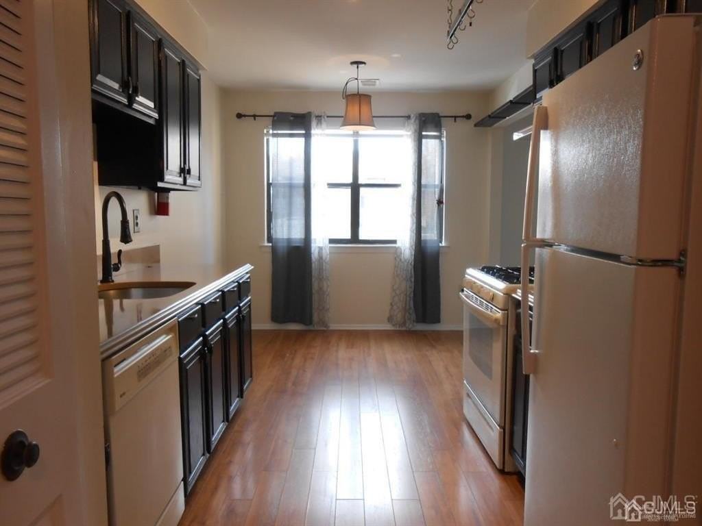 512 Sharon Garden Ct - Photo 4 of 20