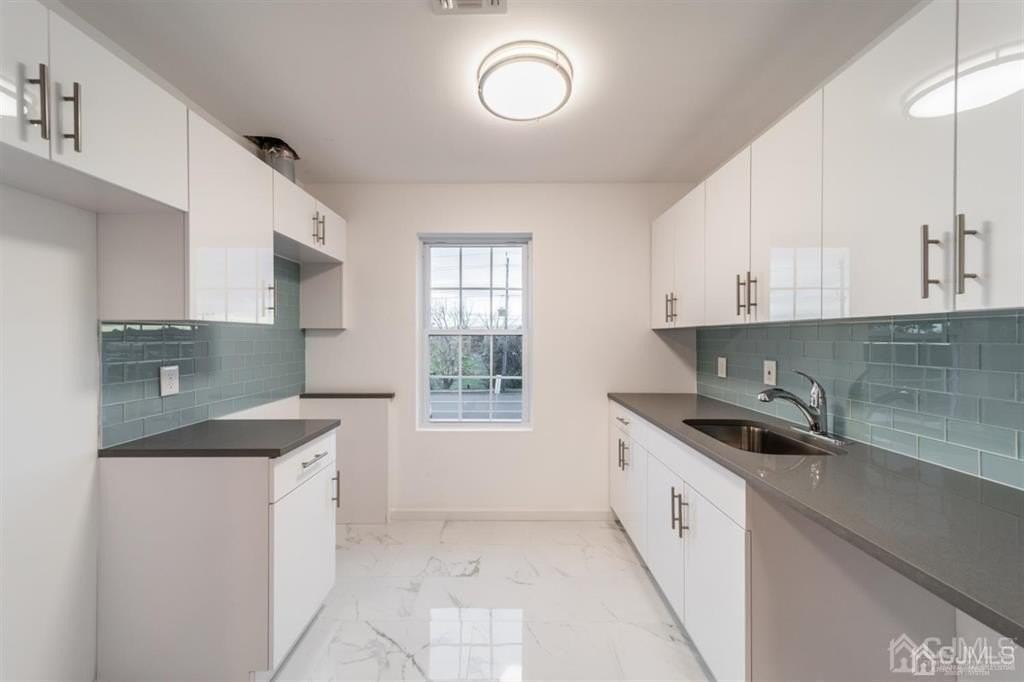 875 Port Reading Ave #2A - Photo 3 of 9