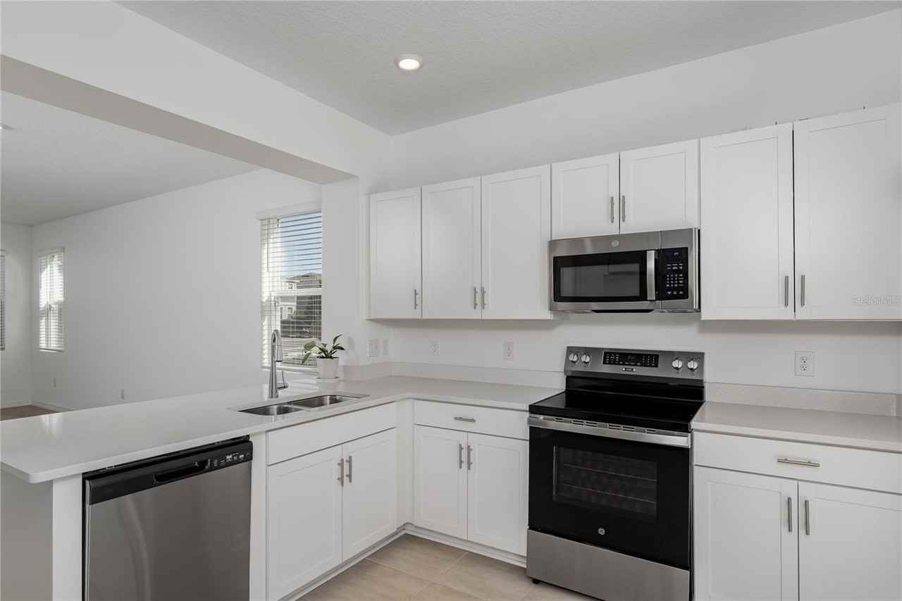 6167 Whetstone Ct - Photo 4 of 31