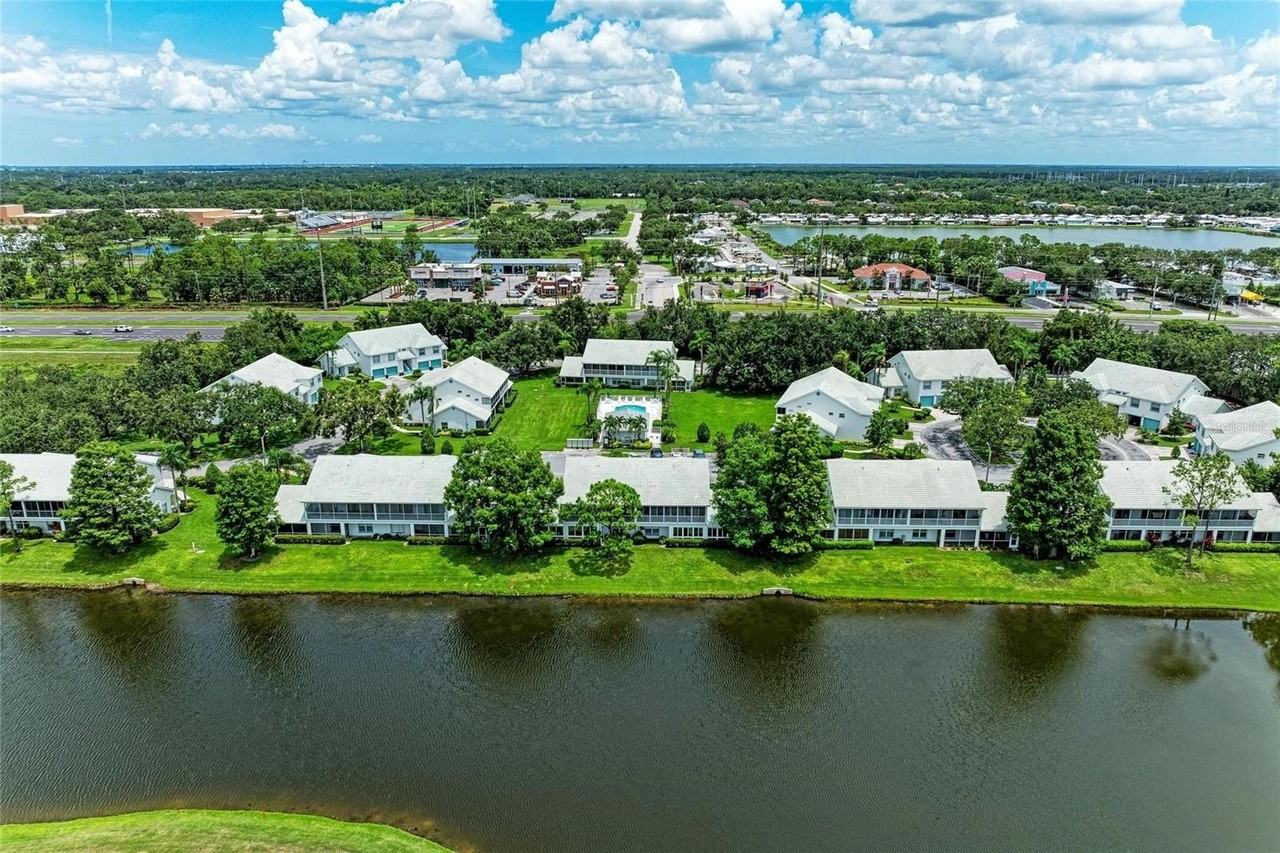 6618 Pineview Ter #6618 - Photo 6 of 42