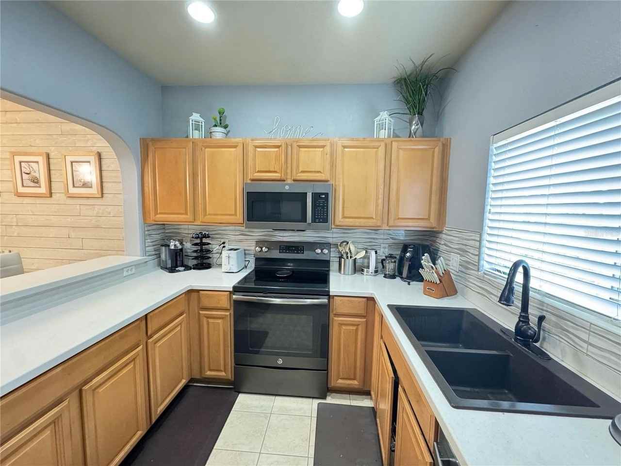 12350 Destiny Dr - Photo 2 of 13