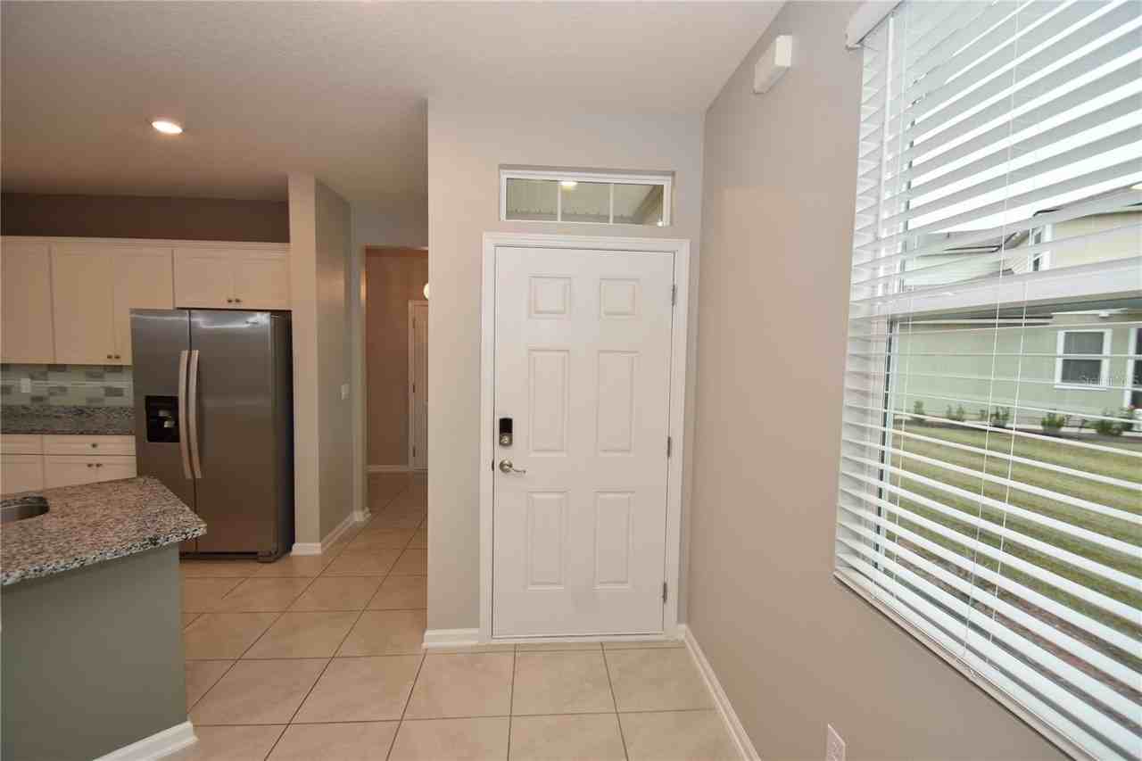 207 Redbud Rd - Photo 4 of 38