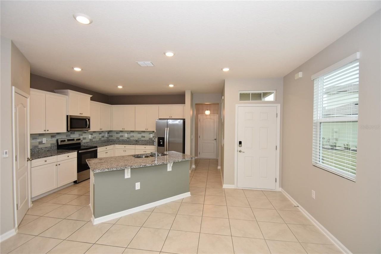 207 Redbud Rd - Photo 5 of 38