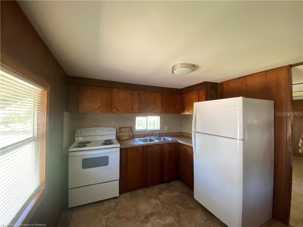 1526 Fort Meade Rd - Photo 7 of 14