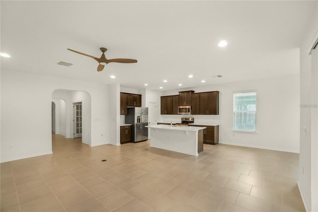 7047 Oxbow Rd - Photo 4 of 33