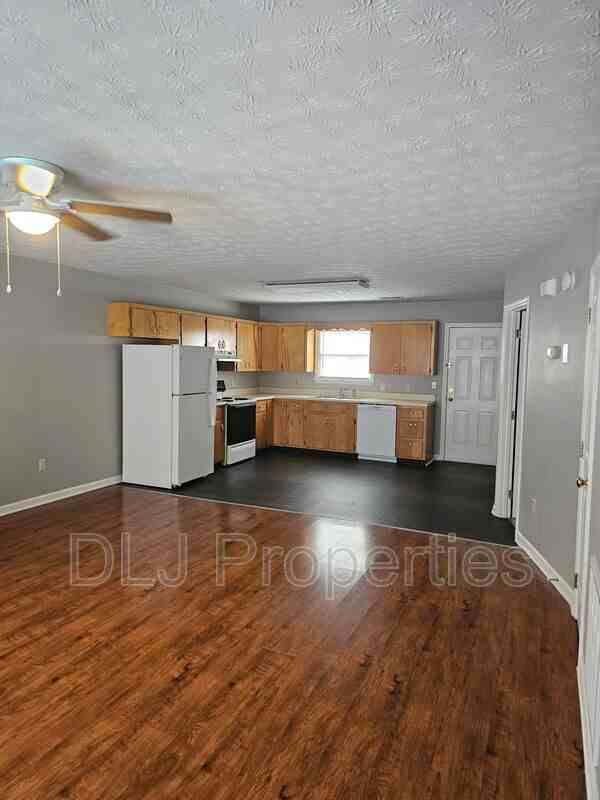 1025 Center St #3 - Photo 2 of 9
