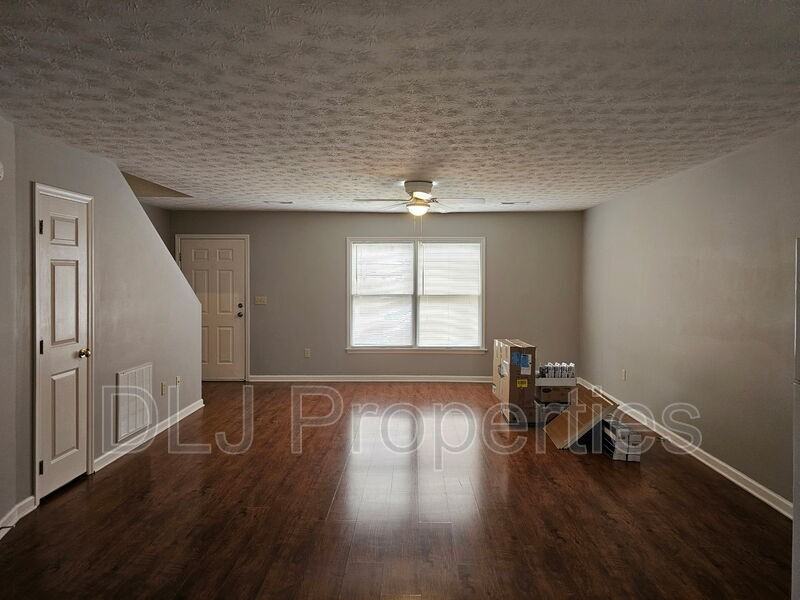 1025 Center St #3 - Photo 3 of 9