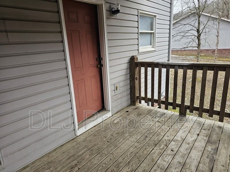 1025 Center St #3 - Photo 4 of 9