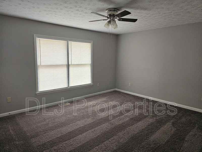 1025 Center St #3 - Photo 6 of 9