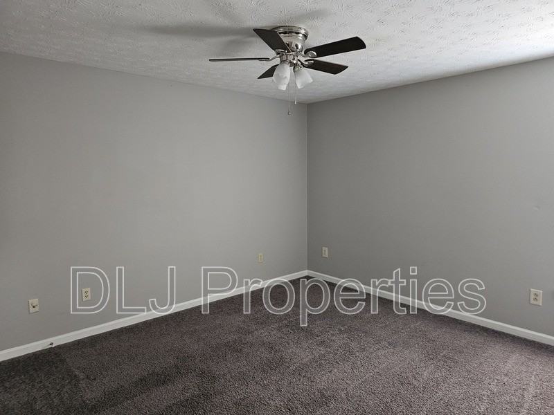 1025 Center St #3 - Photo 7 of 9