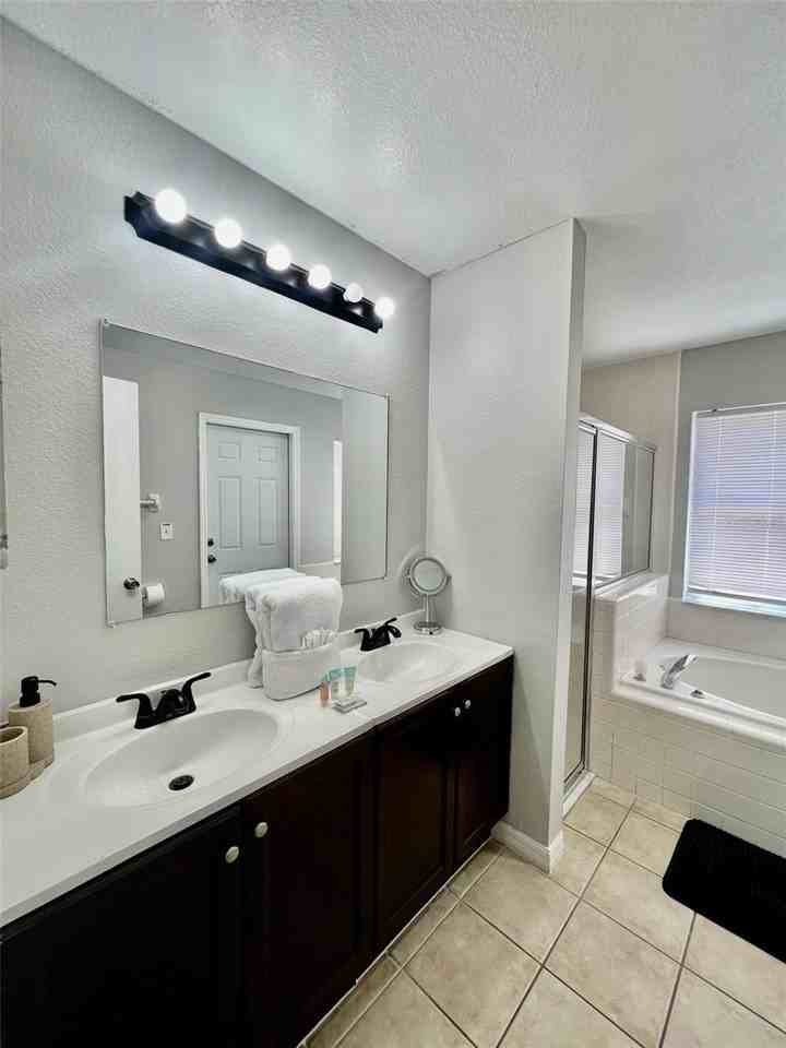 2962 Viscount Cir - Photo 6 of 16