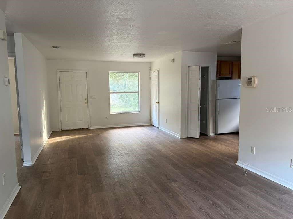 548 E Walts Ave - Photo 7 of 26