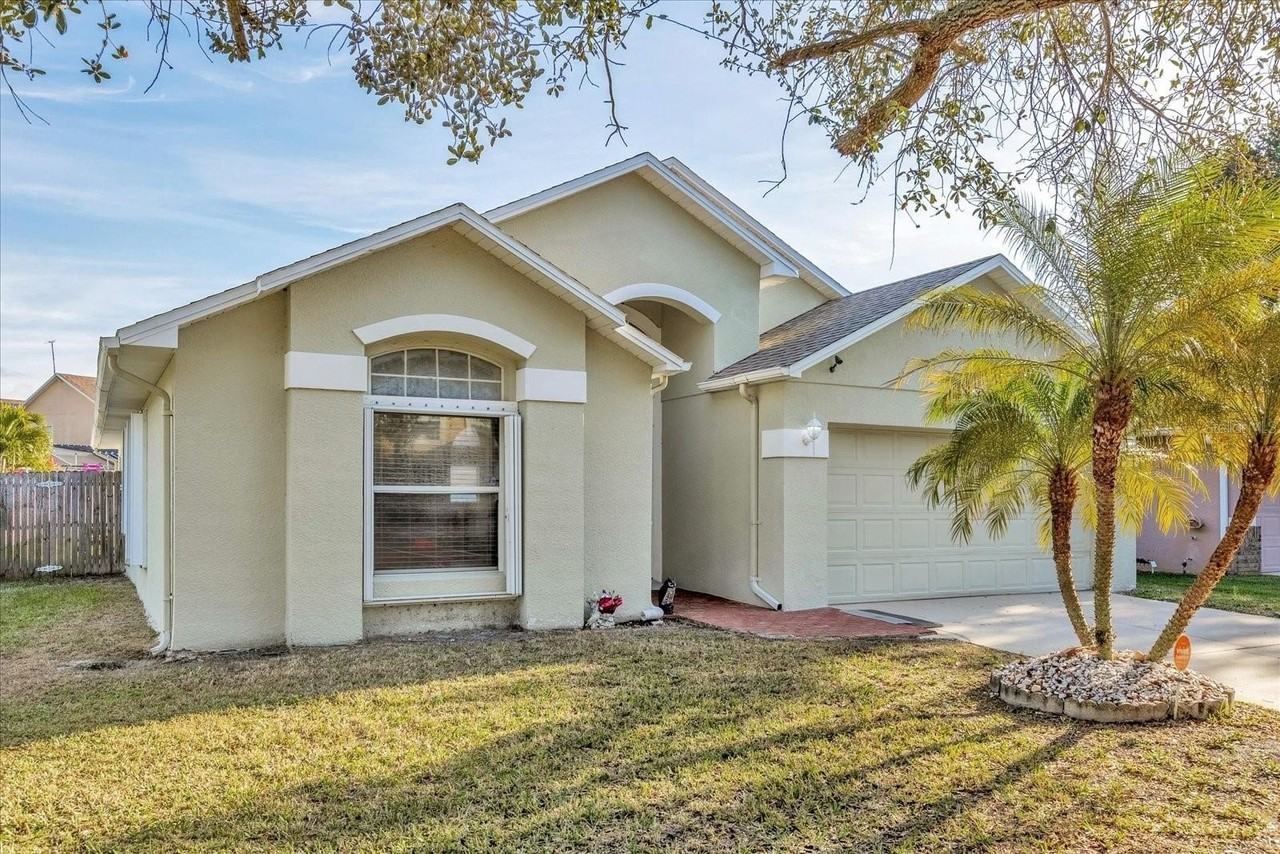 13555 Briarmoor Ct - Photo 2 of 37