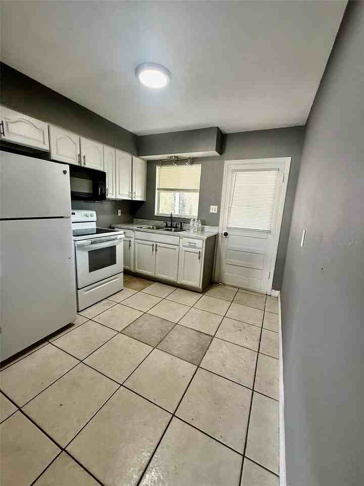 822 Ariana St - Photo 6 of 11