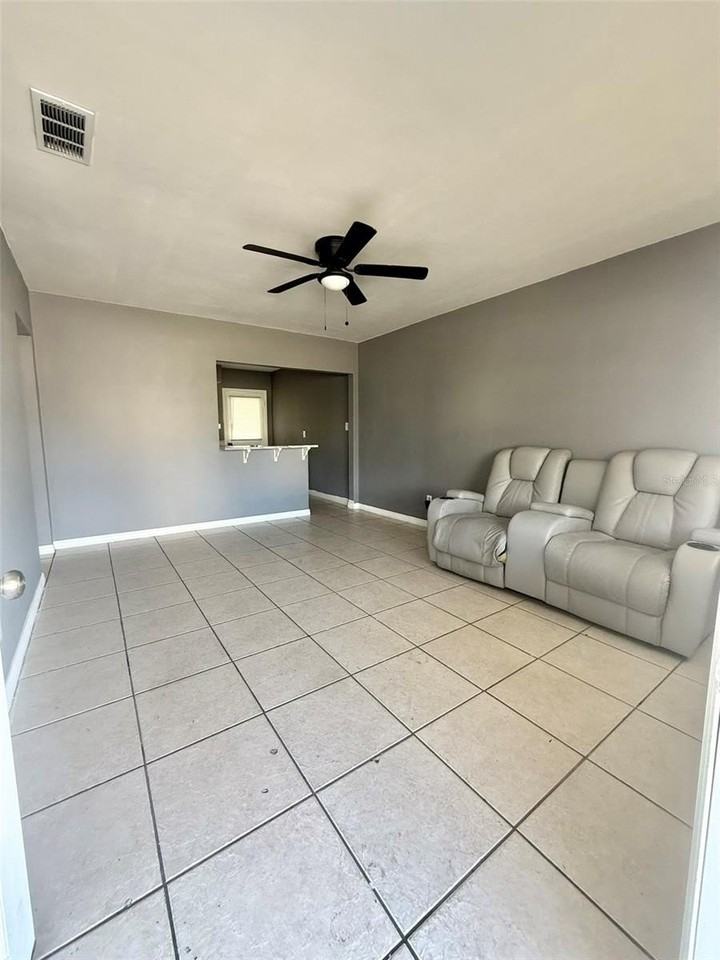 822 Ariana St - Photo 7 of 11