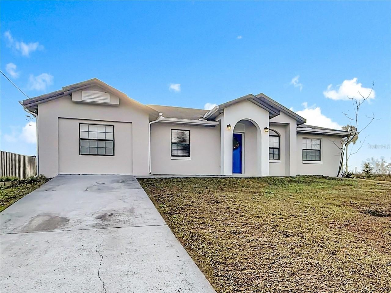 1511 Sw Shorewood Dr - Photo 2 of 50