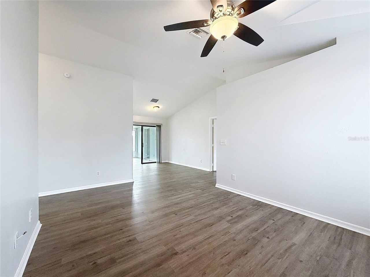 1511 Sw Shorewood Dr - Photo 4 of 50