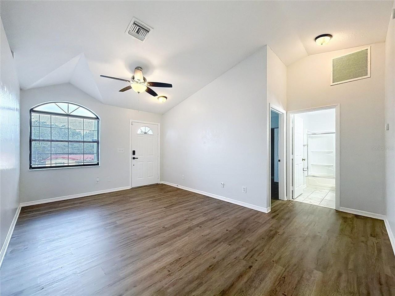 1511 Sw Shorewood Dr - Photo 5 of 50