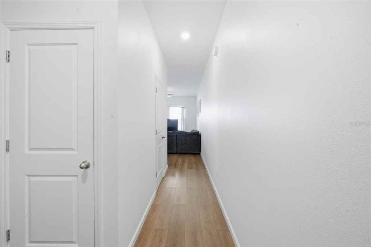 831 Sunlit Coral St - Photo 5 of 32