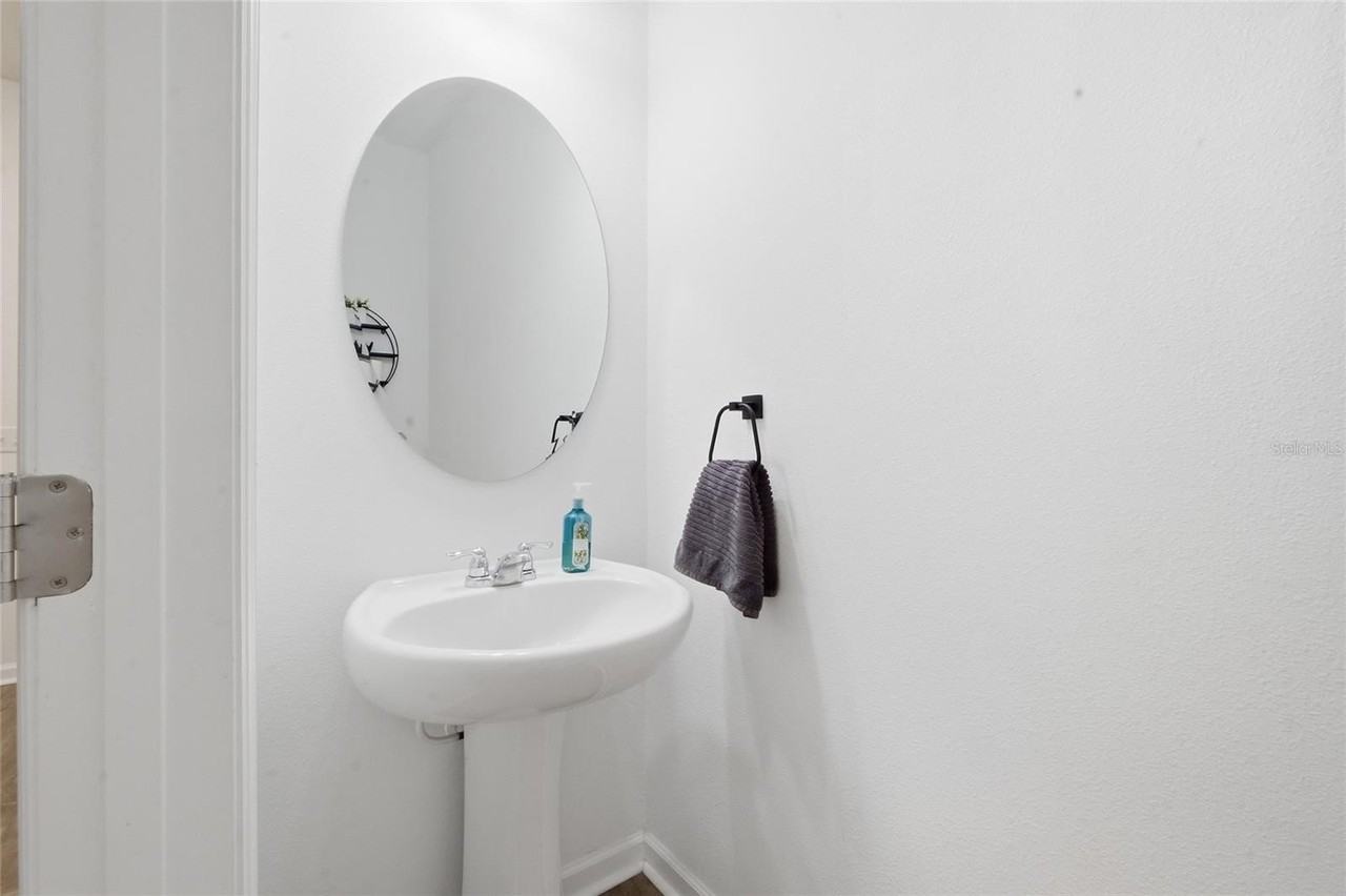 831 Sunlit Coral St - Photo 7 of 32