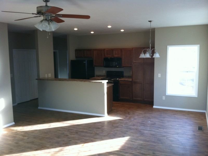 810 E Normal St - Photo 4 of 7