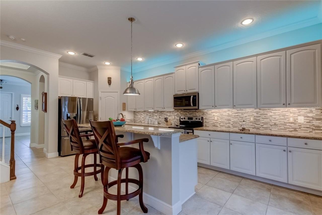 7707 S Desoto St - Photo 5 of 18