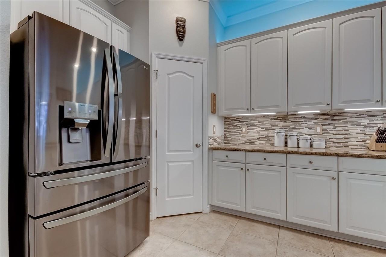 7707 S Desoto St - Photo 6 of 18