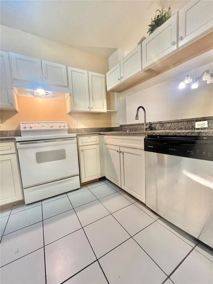 1211 Kennewick Ct - Photo 5 of 25