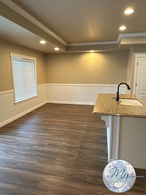 769 Wirsching Ave W - Photo 5 of 30