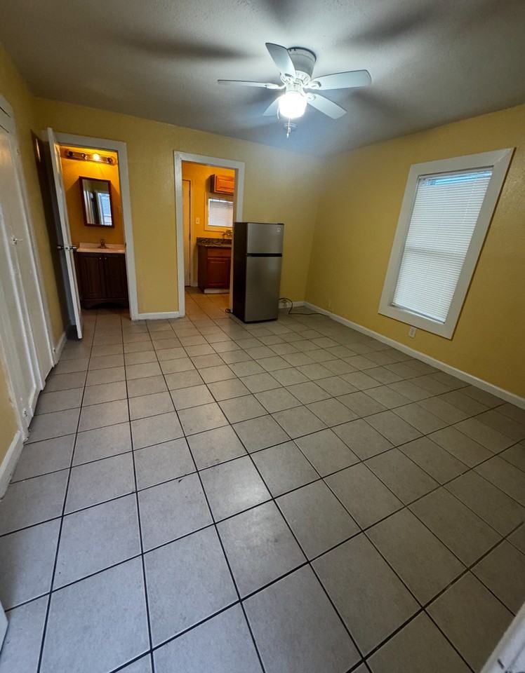 676 N Oro Ave - Photo 5 of 16