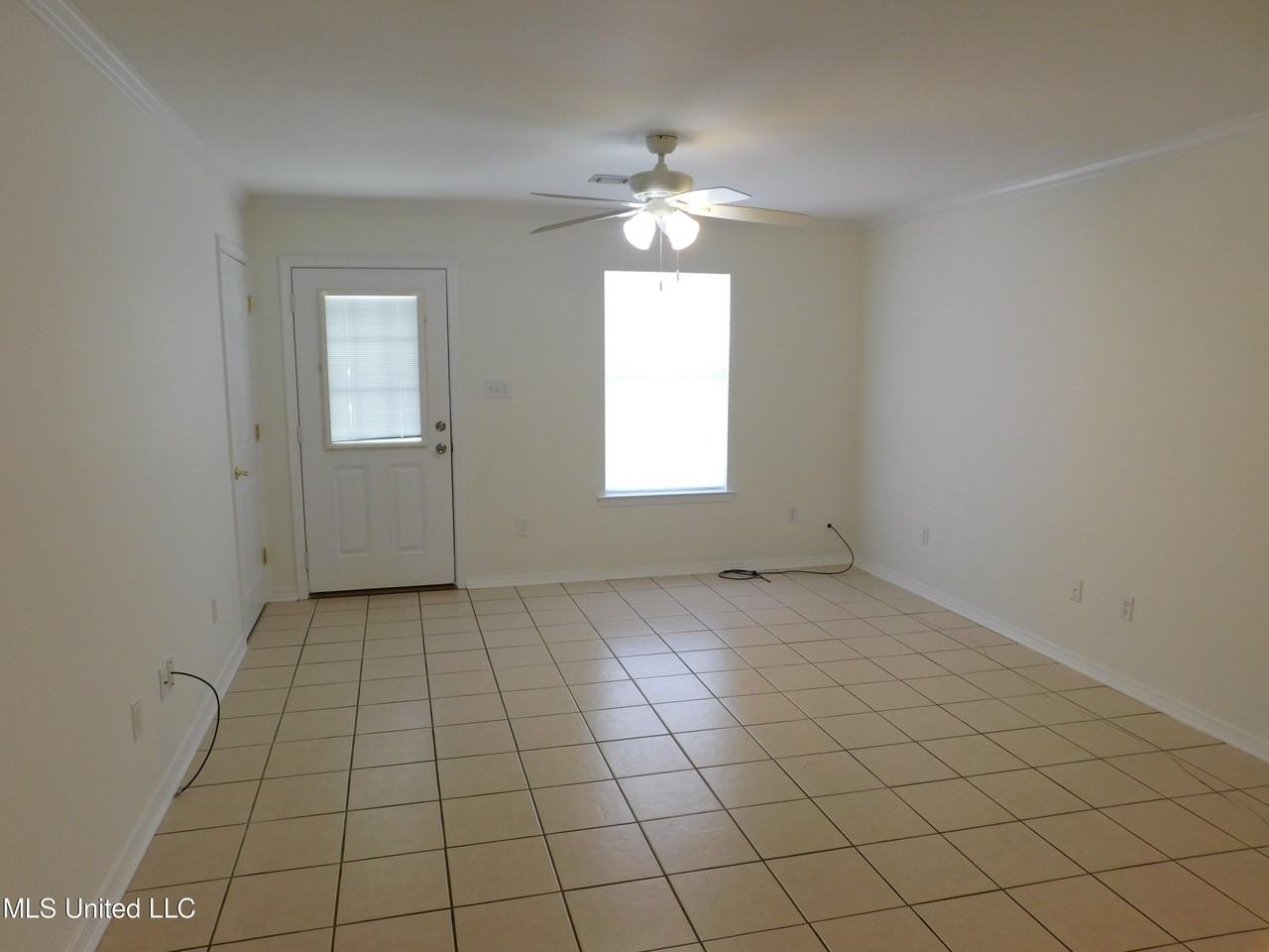 525 Saint John St - Photo 2 of 14