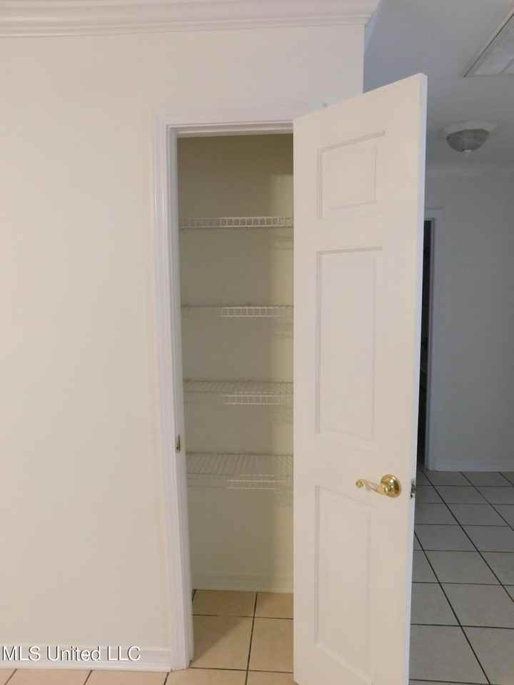 525 Saint John St - Photo 4 of 14